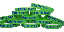 Novel Merk Earth Day Green World 12-Piece Party Favor & Carnival Prize Rubber Band Wristband Bracelet Accessory